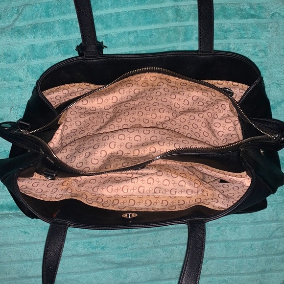 BLACK GUESS PURSE (women’s) - Picture 3 of 4